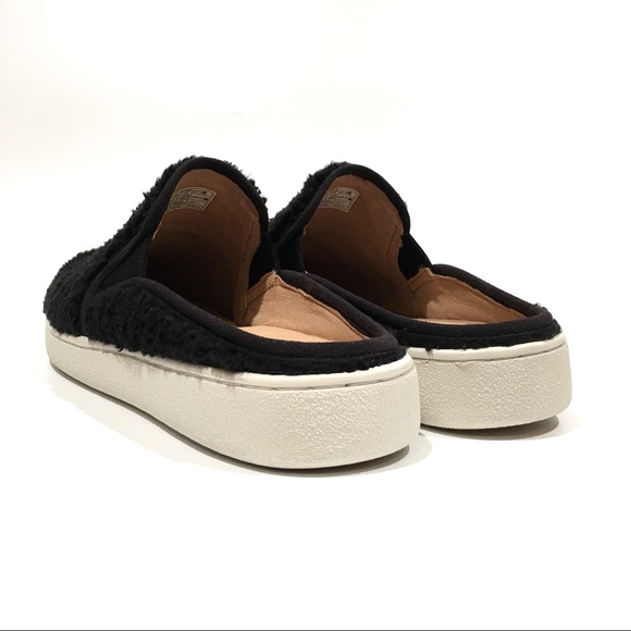 UGG Luci Slip-on Fuzzy Sneakers -Black Faux Fur -US 10 -NEW - Picture 2 of 8